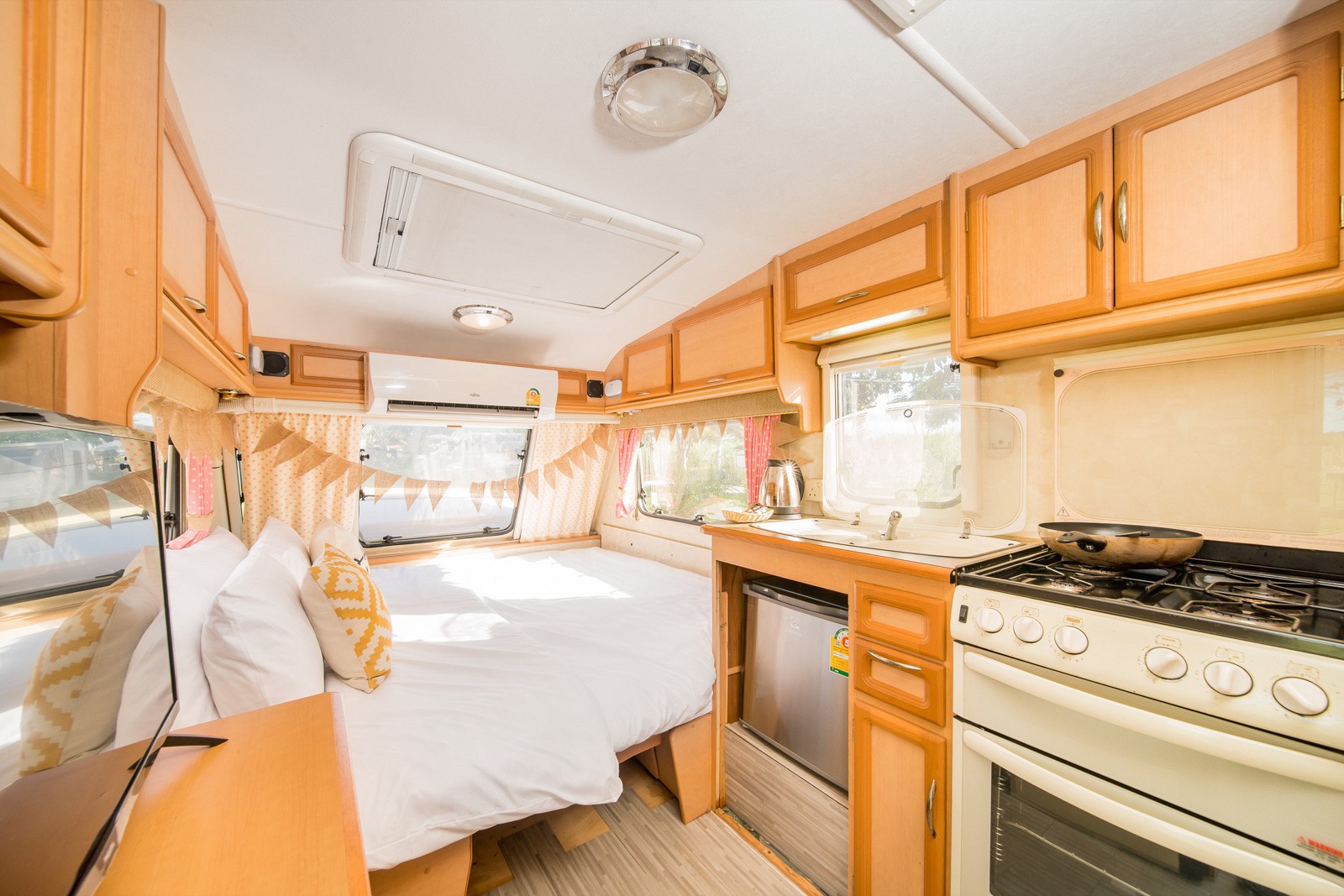 Campervan Riverfront for 2