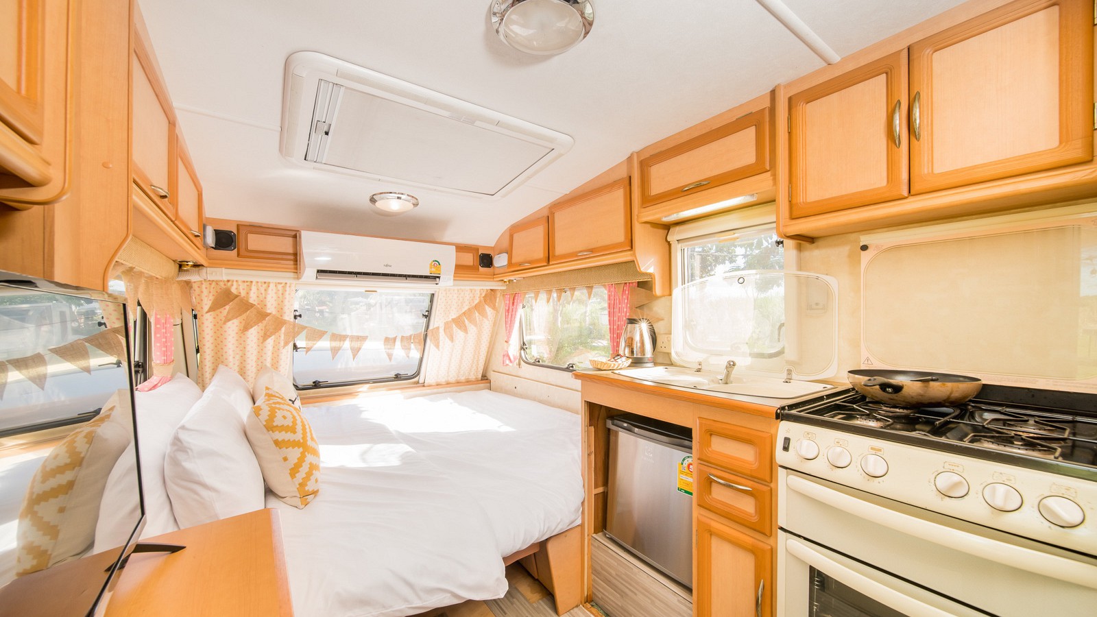 Campervan Riverfront for 2
