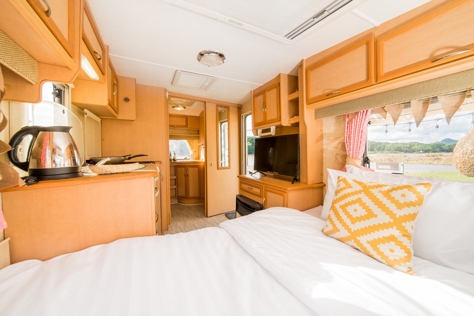Campervan Riverfront for 2