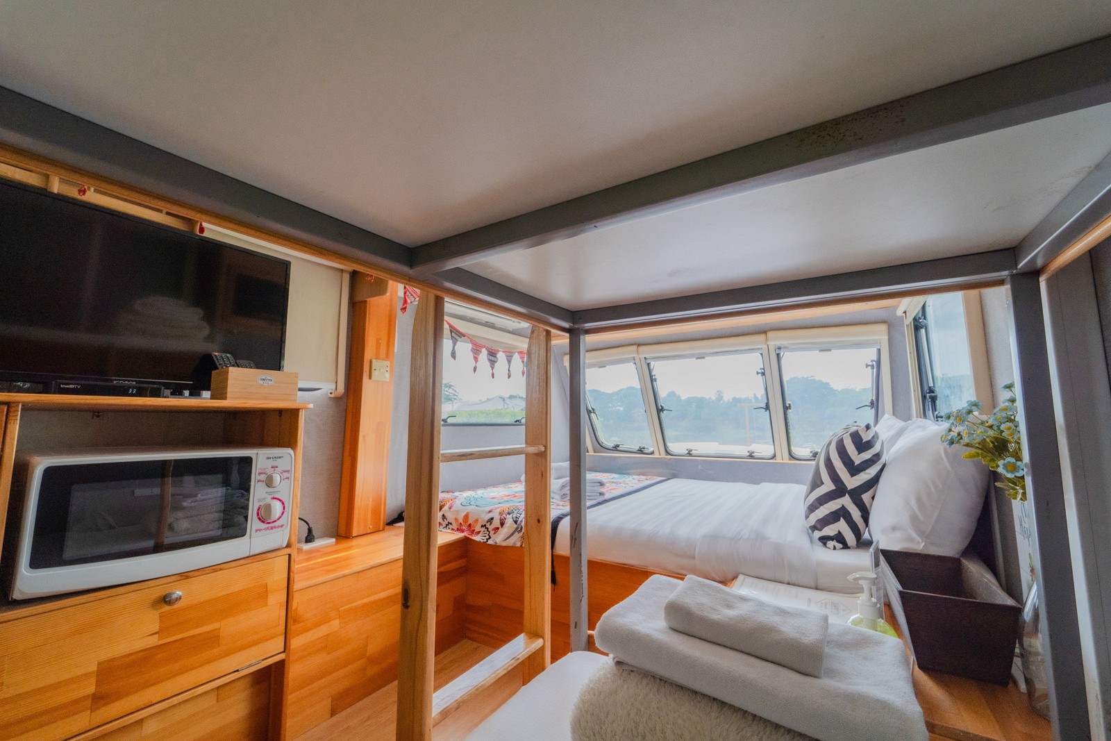 Campervan Riverfront for 4