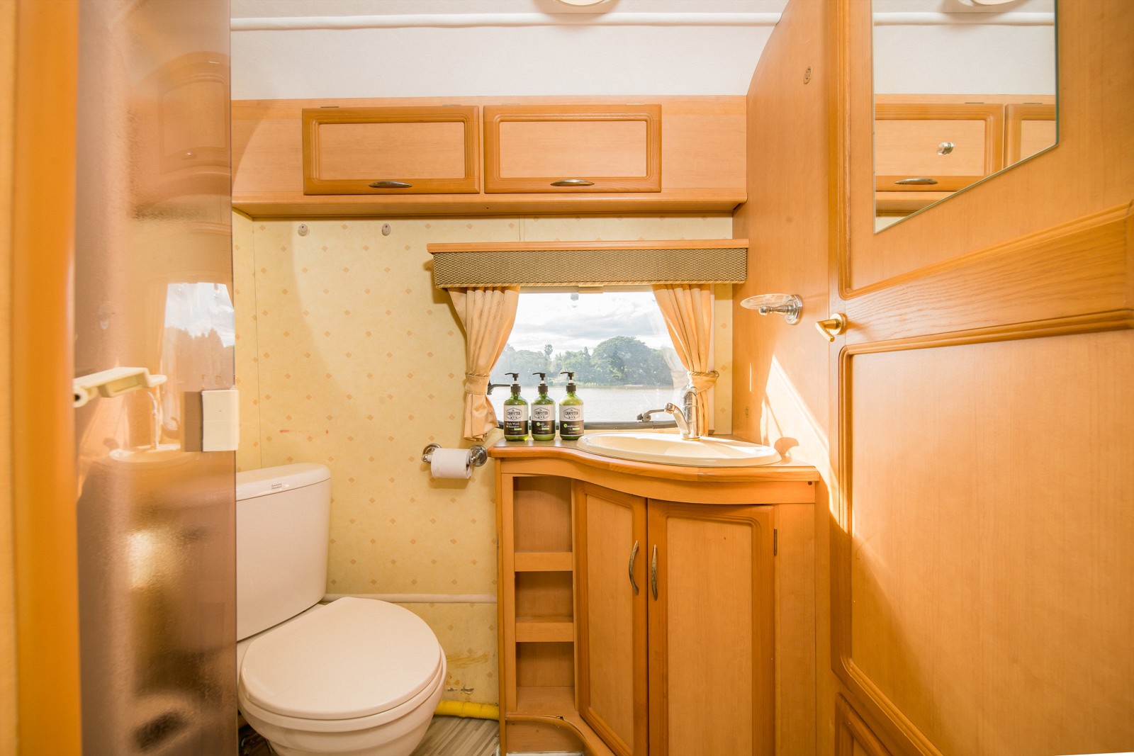 Campervan Riverfront for 4