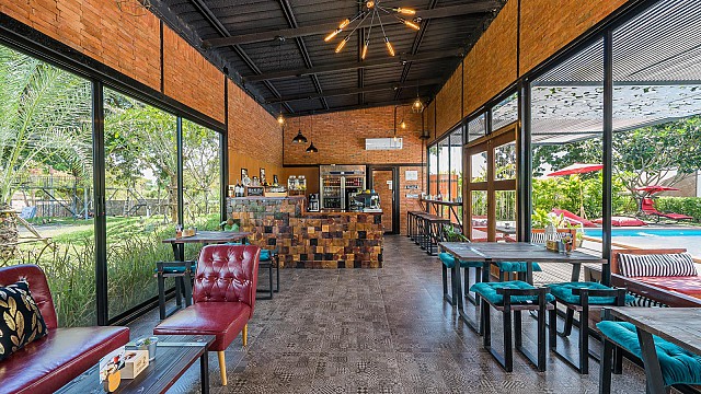 Restaurant & Cafe
