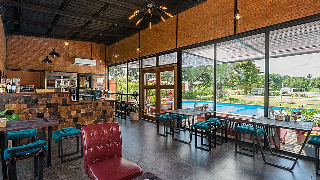 Restaurant & Cafe