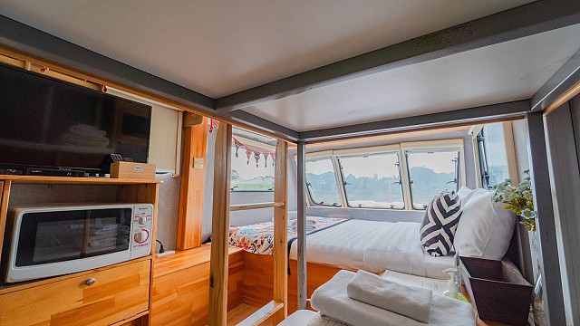 Campervan River View for 4