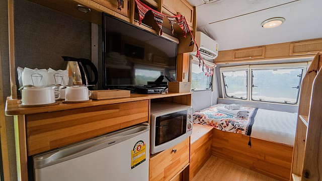 Campervan River View for 4