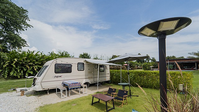 Campervan River View for 4