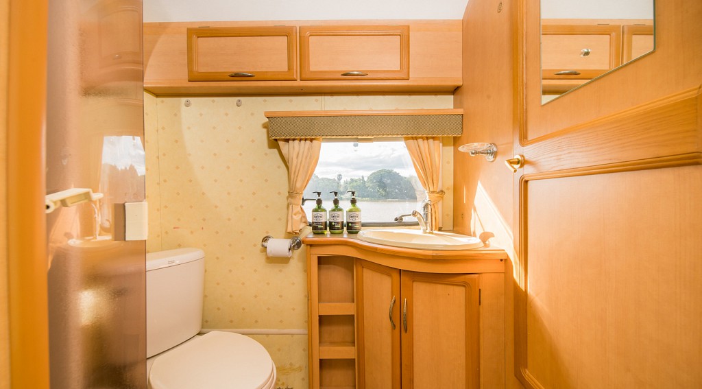Campervan River View for 4