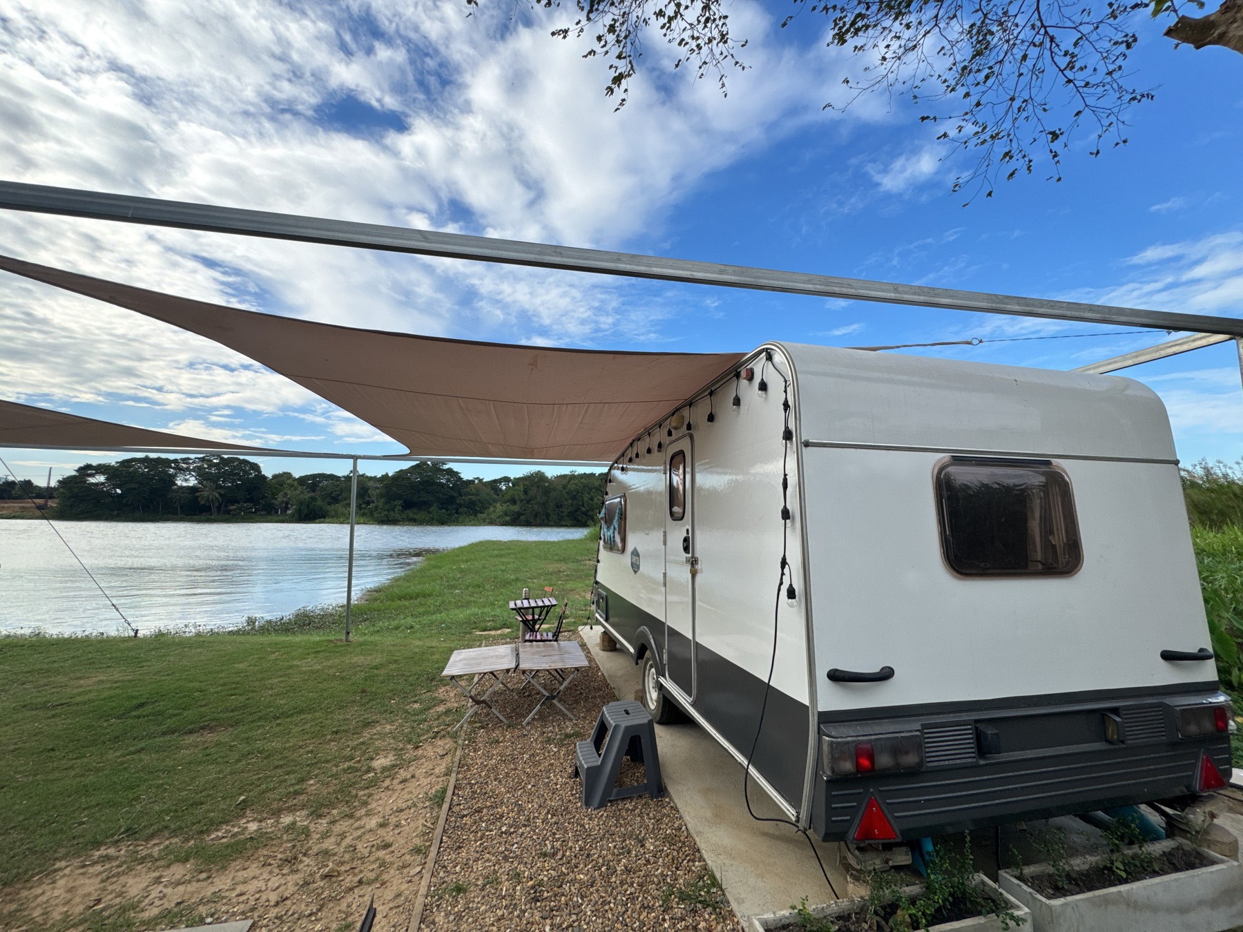 Campervan Riverfront for 2