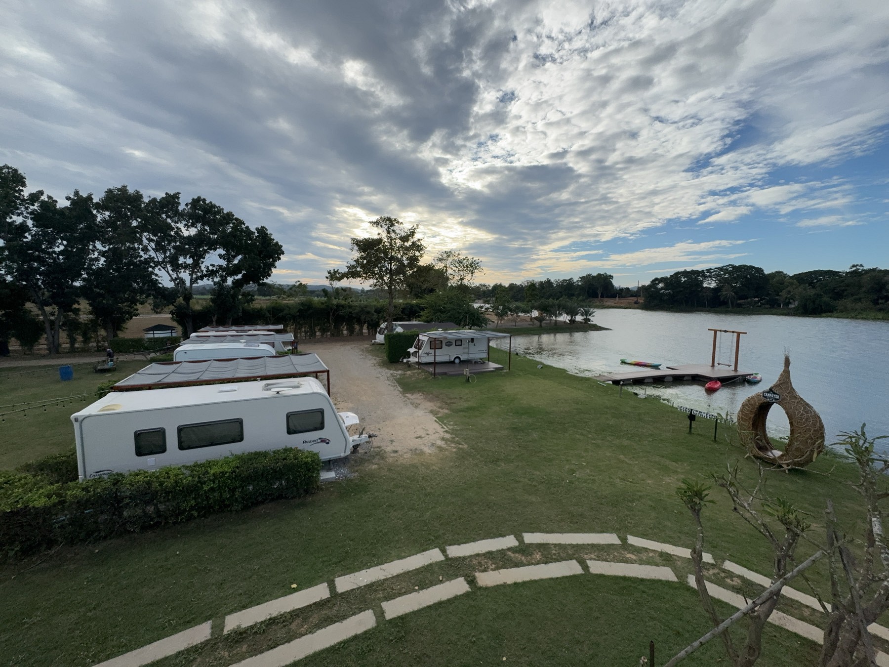 Campervan Riverfront for 2