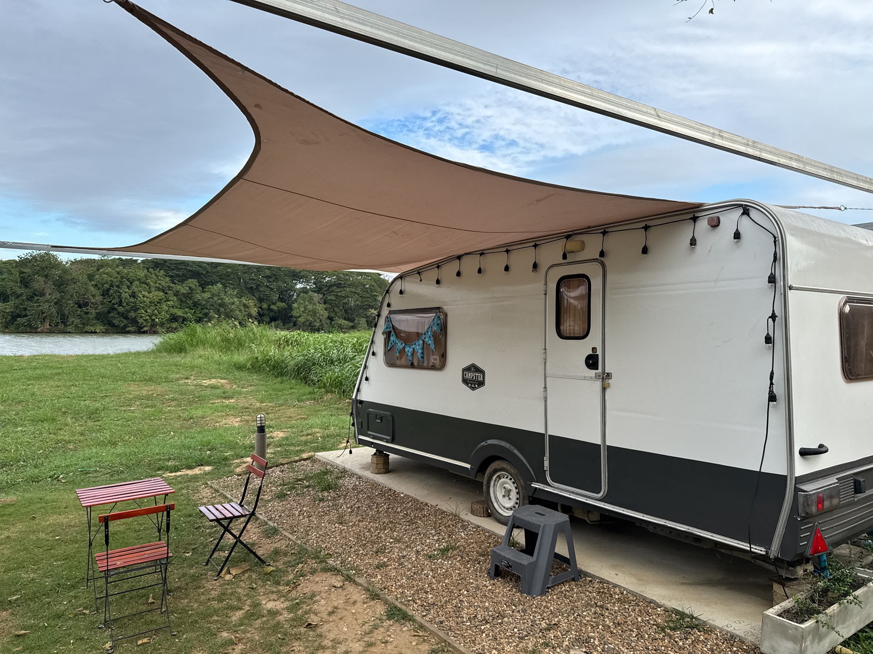 Campervan Riverfront for 2