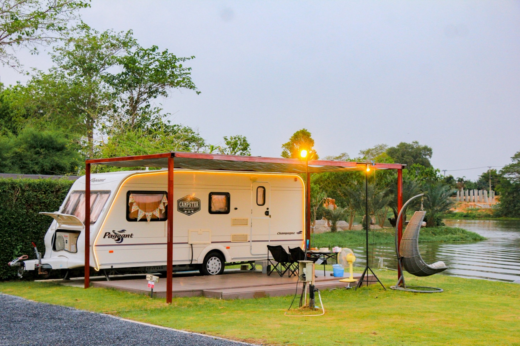 Campervan Riverfront for 4