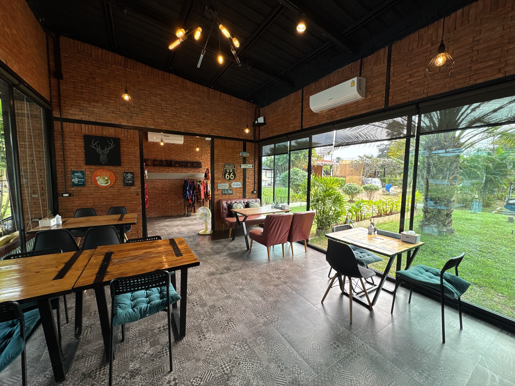Restaurant & Cafe