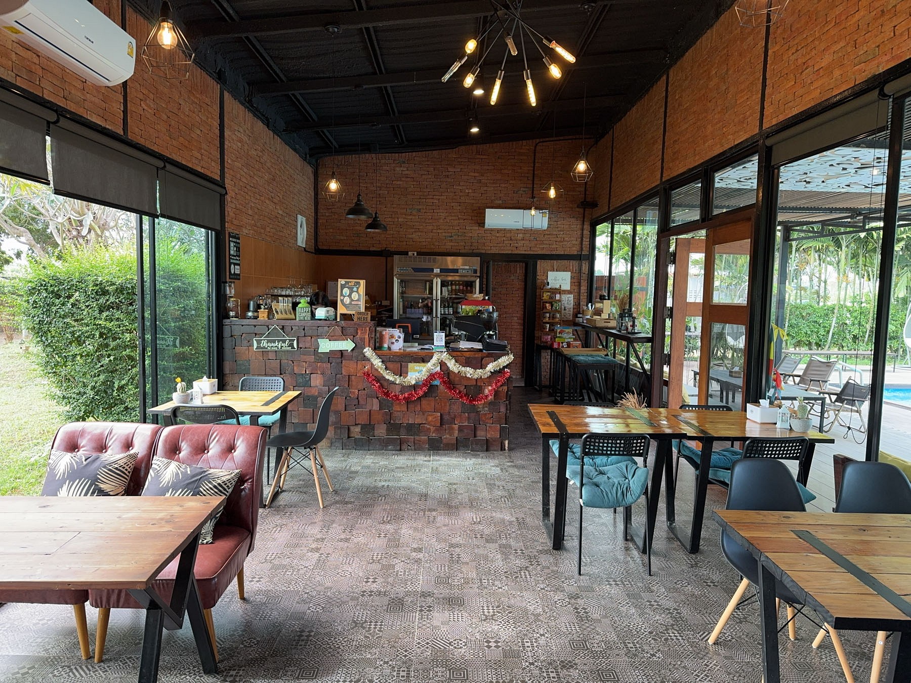 Restaurant & Cafe