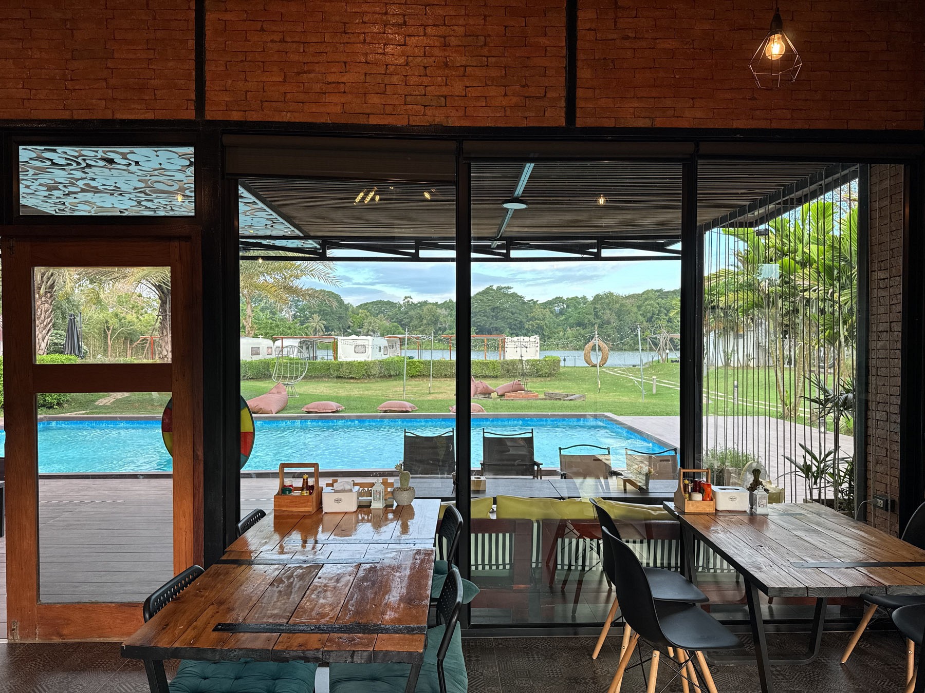 Restaurant & Cafe