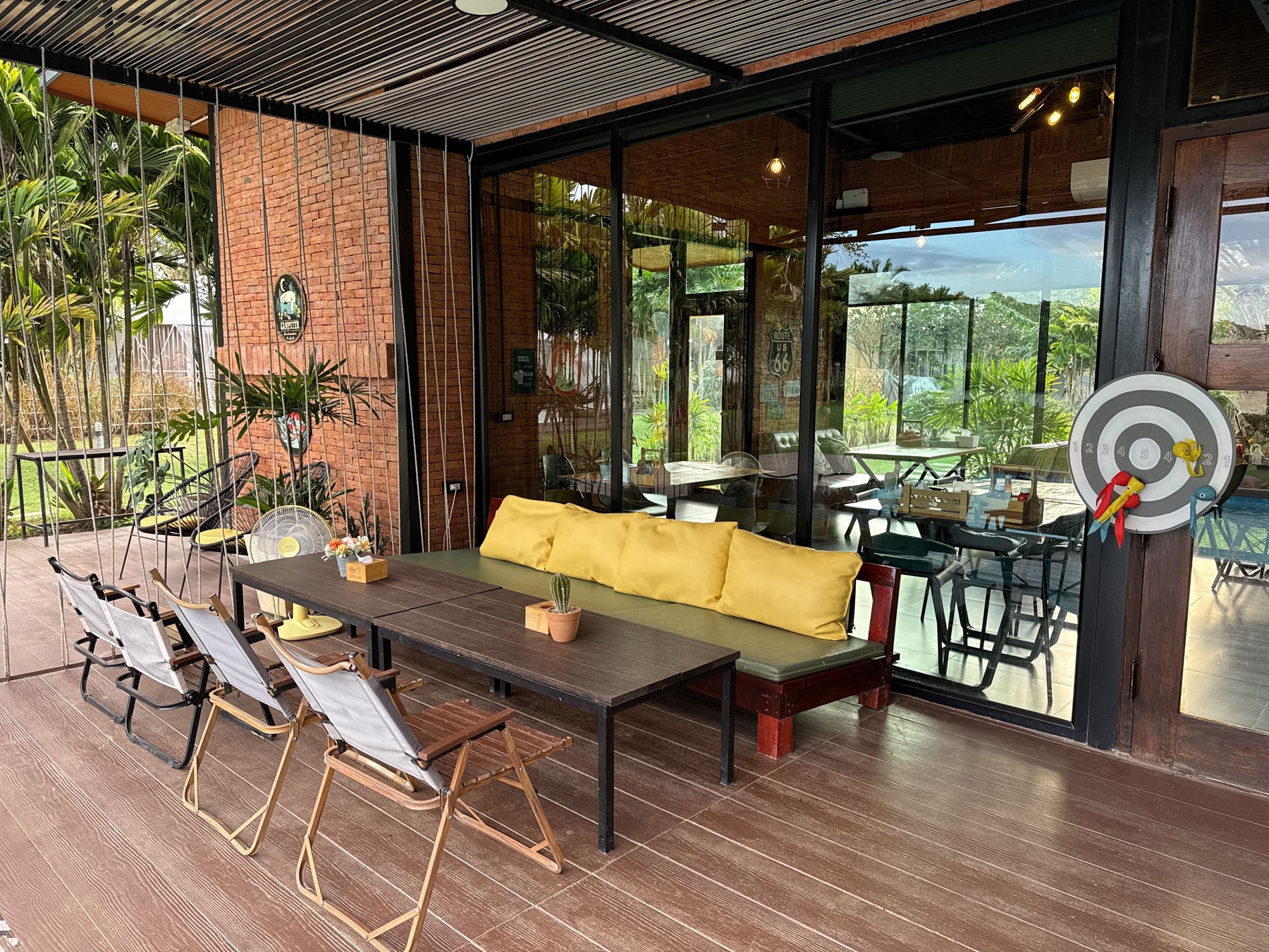 Restaurant & Cafe