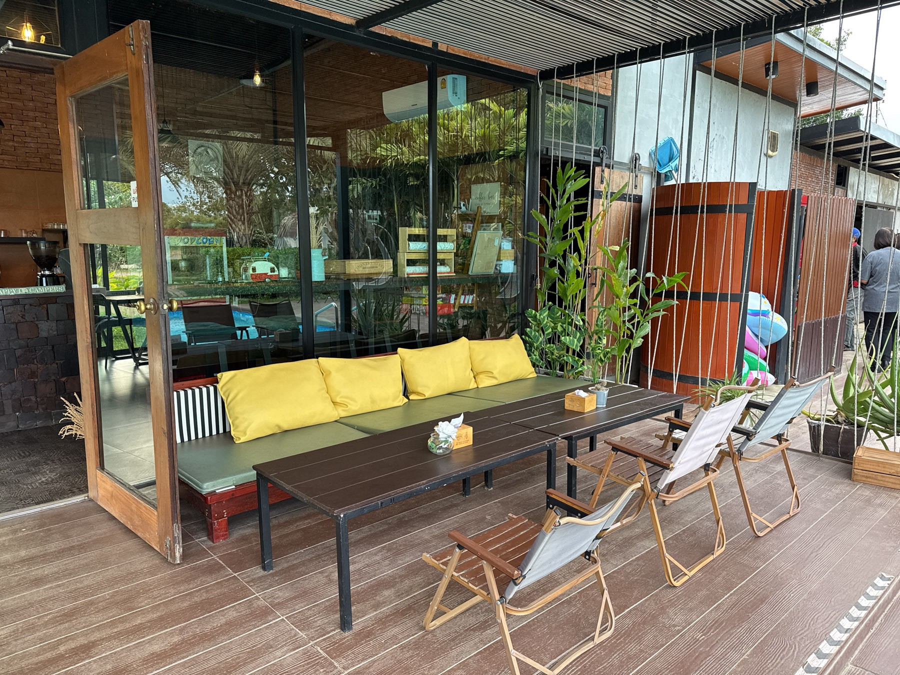 Restaurant & Cafe