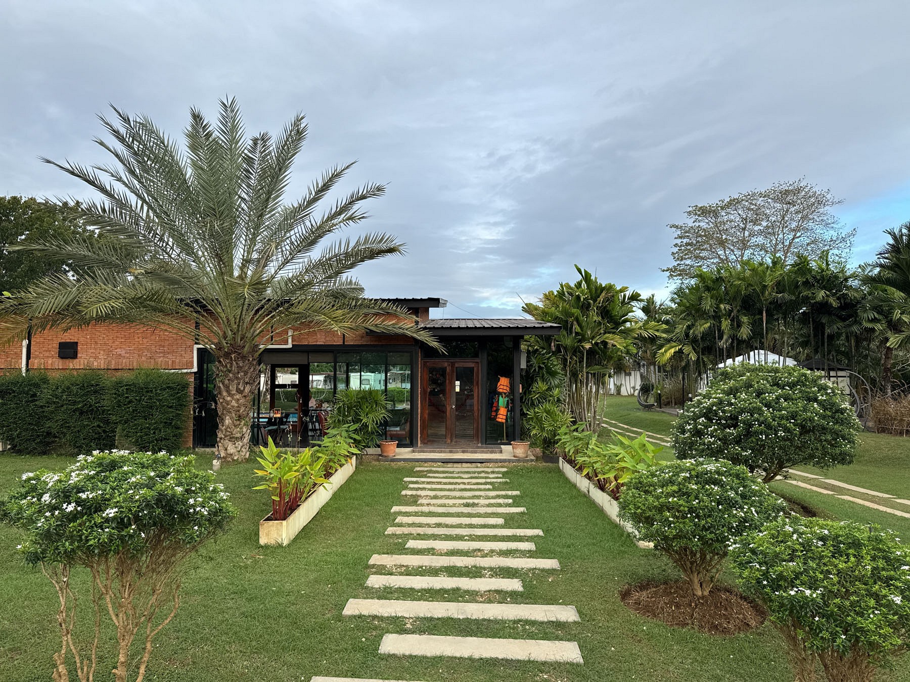 Restaurant & Cafe