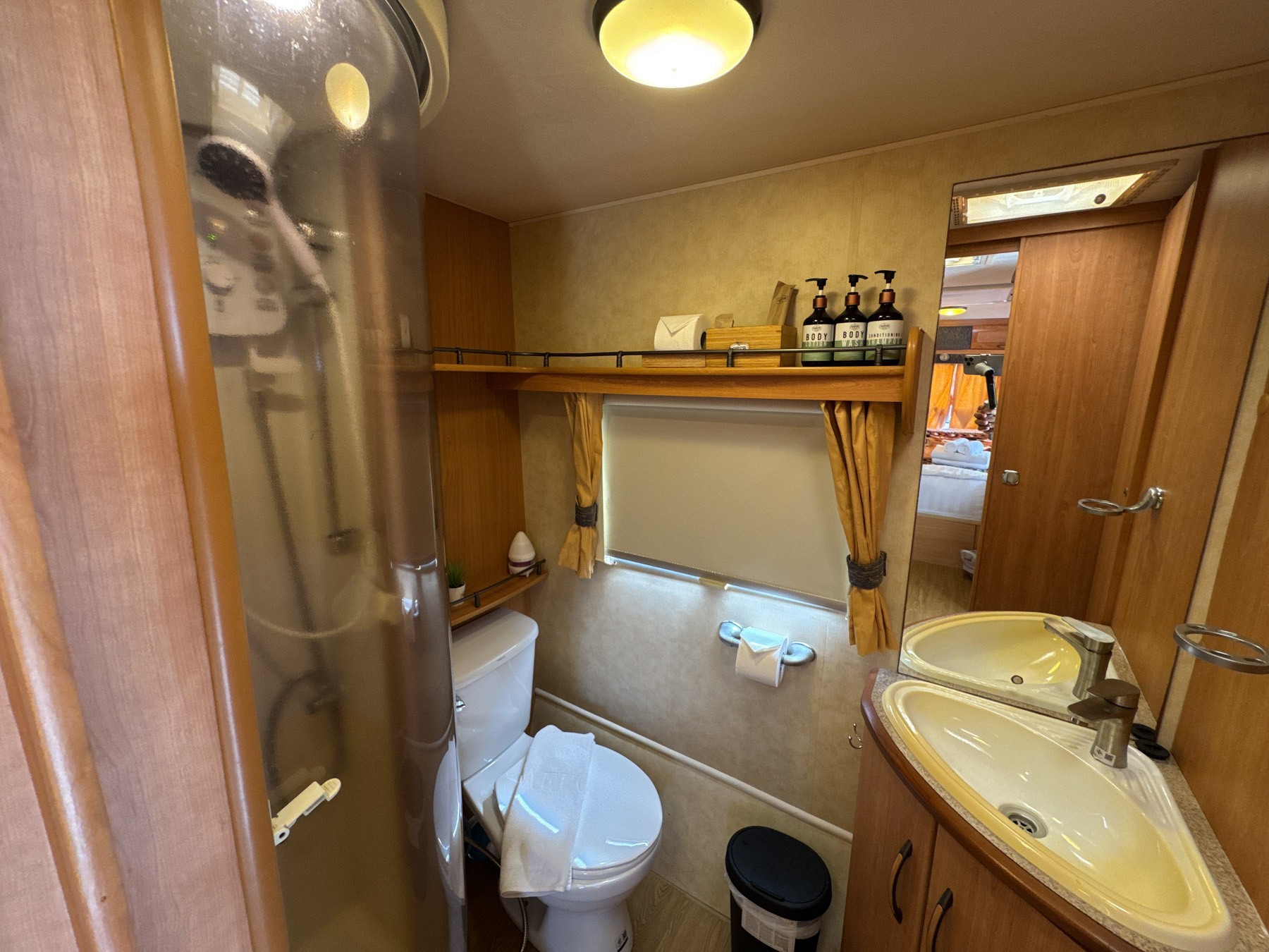 Campervan Riverfront for 2